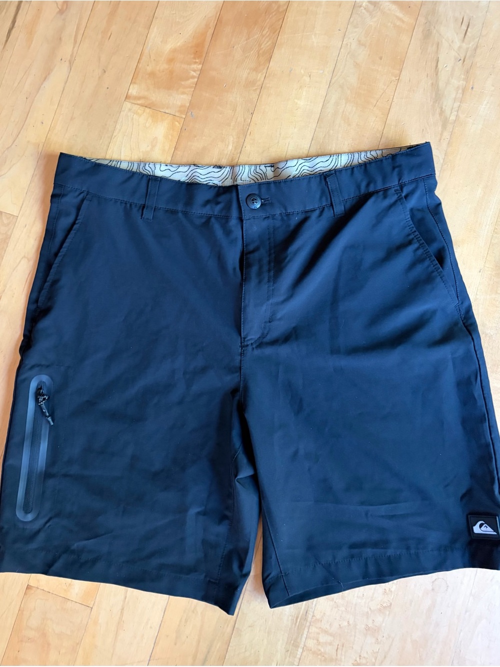 Quicksilver Men’s  shorts Outdoors Golfing Logo Minimalist Comfort Classy Sz 36